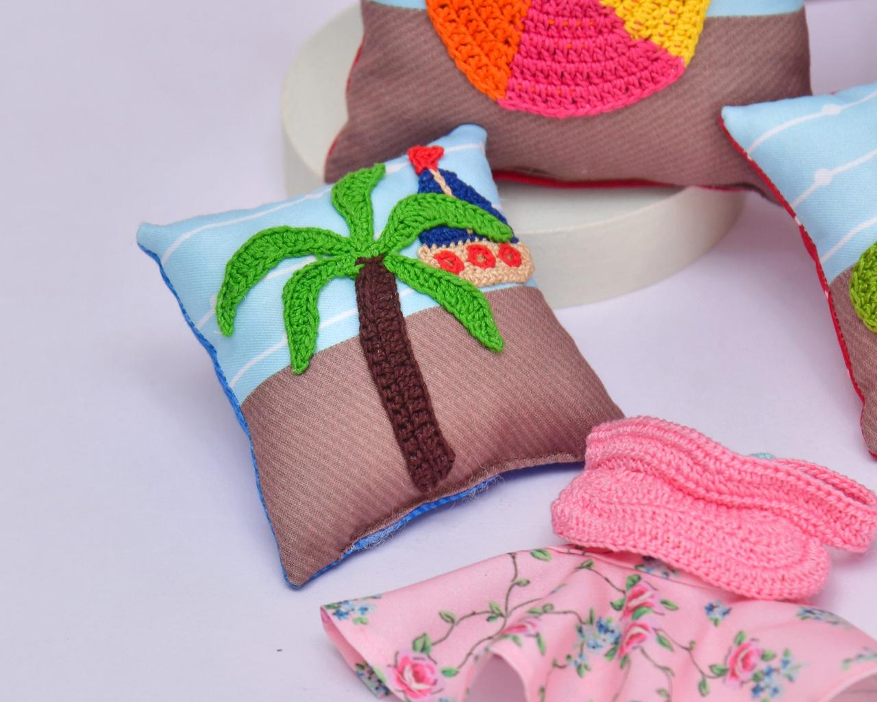 Story Cushions Happy